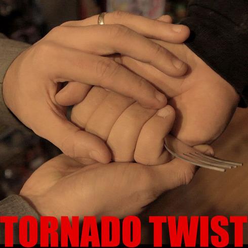 2016金属弯曲_Tornado_Twist_by_Kieron_Johnson 图1